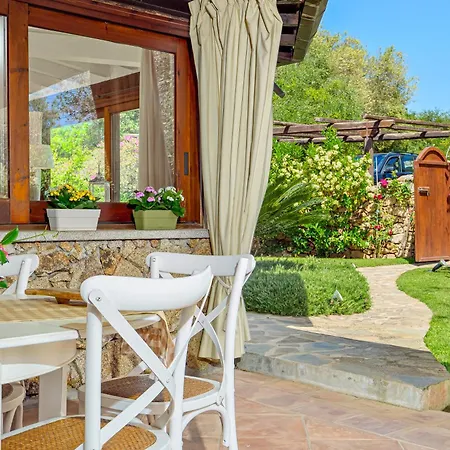 Manuela פורטו רוטונדו